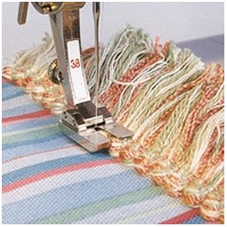 Pied de biche Bernina n°38 pour fin passepoil