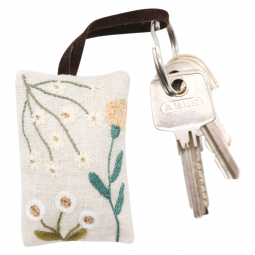 Kit de broderie - Porte clé / ciseaux 20 ans