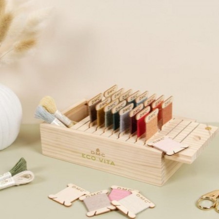 Boite de rangement avec cartelettes en bois DMC