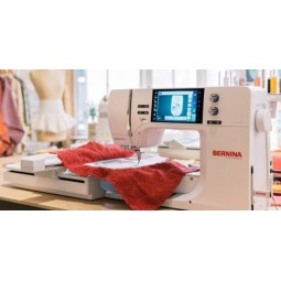Machine à broder Bernina 700 Pro