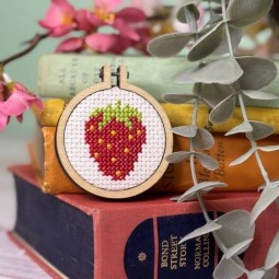 Kit de broderie - Pense à ta fraise