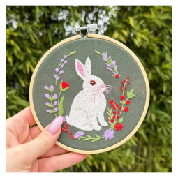 Kit de broderie - Lapin au jardin