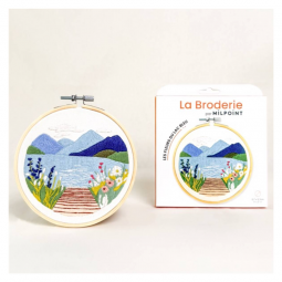 Kit de broderie - Les fleurs du lac bleu