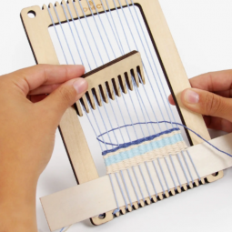 2 Métiers à tisser en bois avec accessoires