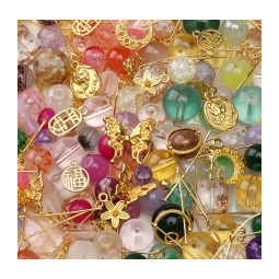 Perles en verre et breloques