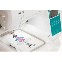 Machine à coudre et à broder Brother Innovis F580