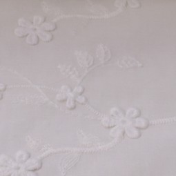 Tissu Broderie anglaise - pâquerettes en relief