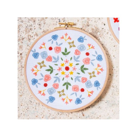 Kit de broderie - Laine Eco Vita - Semis de fleurs